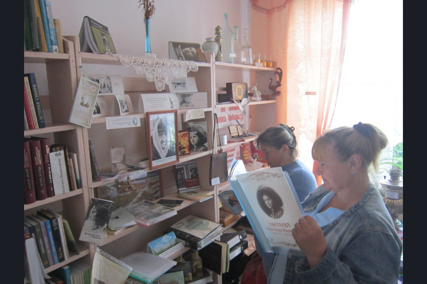 Знакомство с книжной выставкой