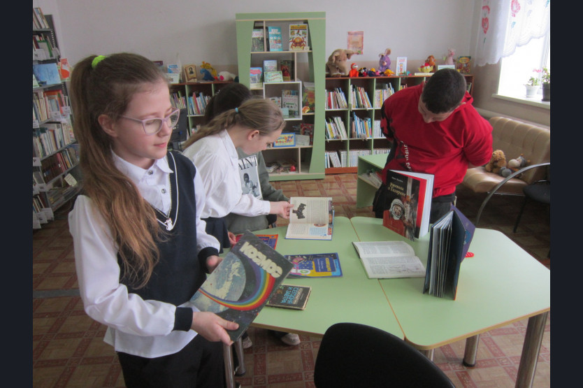 Знакомство с книжной выставкой